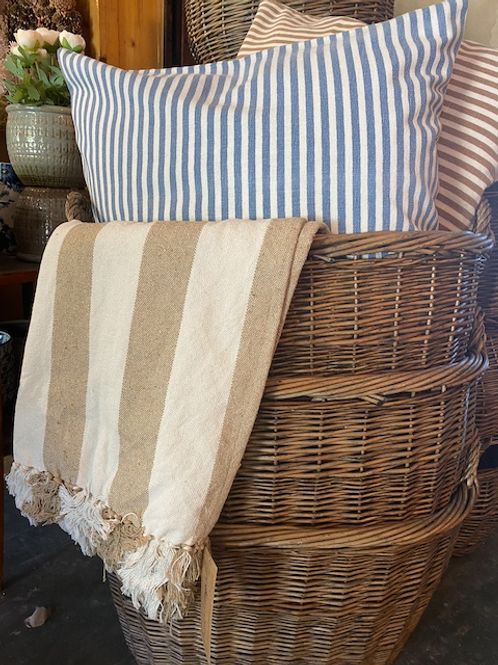 Hovedbilde Pledd stripet beige 150x125